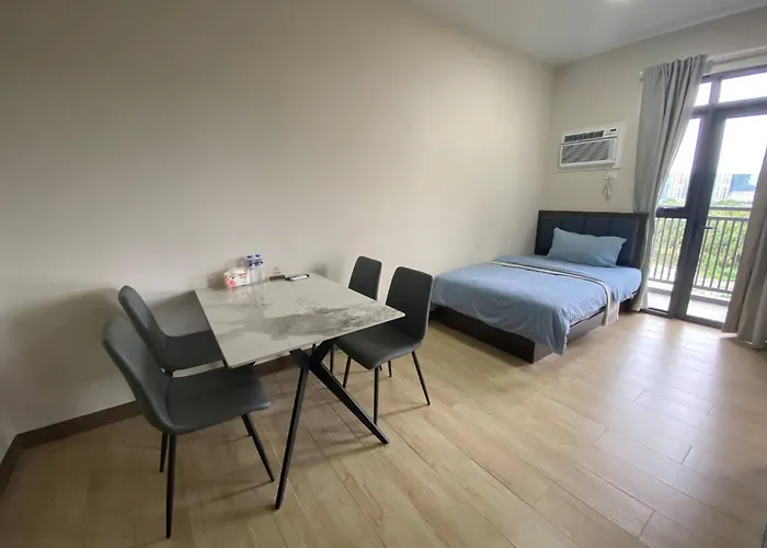 Holiday home Airport Base Trips Getaways 3pax Balcony 6g Manila
